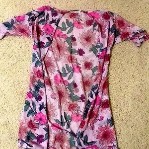 A cardigan with flowers on it. Comes down long and is a extra small.